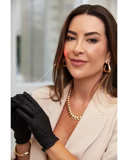 Dra. Patrícia em atendimento